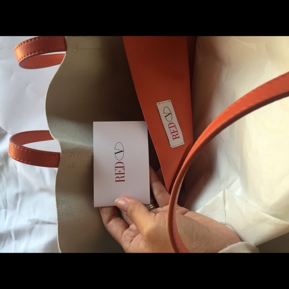 BRAND NEW RED VALENTINO LEATHER SWAN TOTE $1000 - Picture 5 of 8